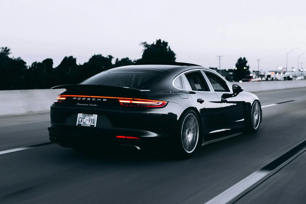 CHAUFFEUR